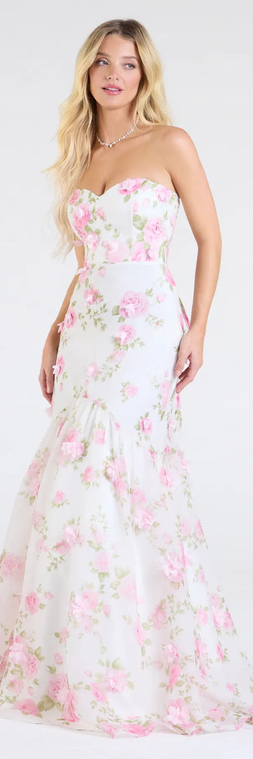 Step into milestone moments with the Robin Strapless Lace-Up Floral Mermaid Formal Dress, a standout in ivory dresses perfect for birdal showers, Easter celebrations, and 2025 grad looks.
