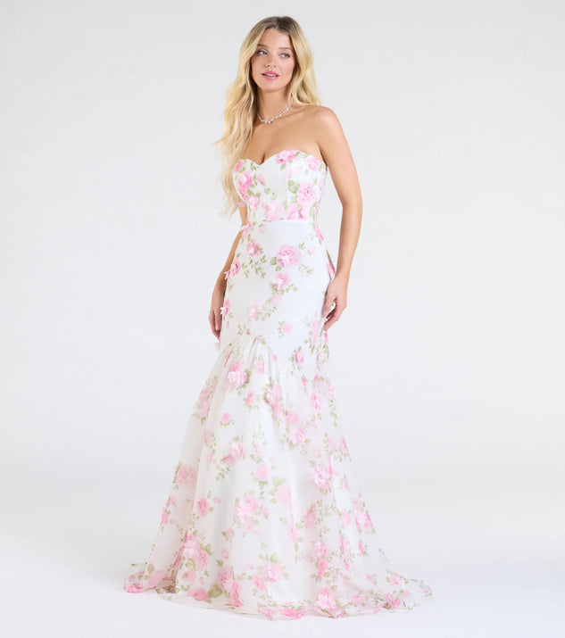 Step into milestone moments with the Robin Strapless Lace-Up Floral Mermaid Formal Dress, a standout in ivory dresses perfect for birdal showers, Easter celebrations, and 2025 grad looks.