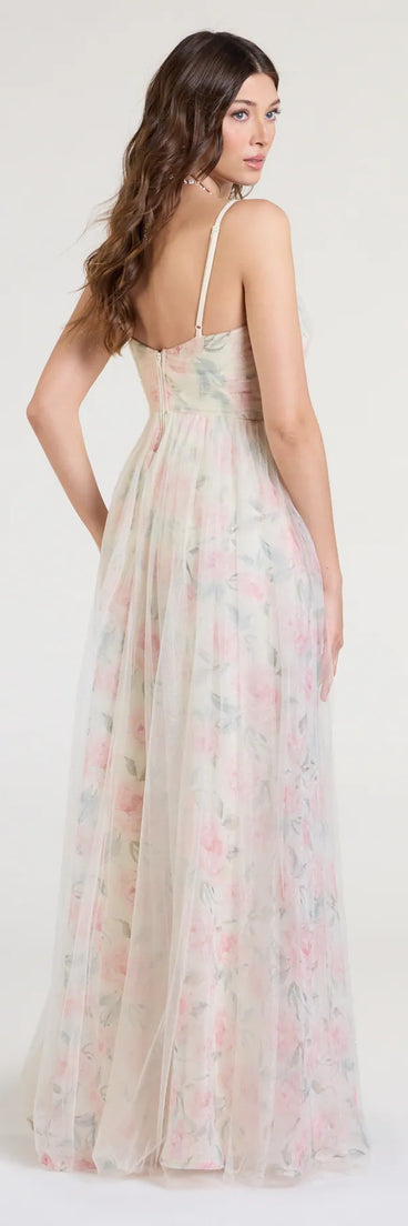 Step into milestone moments with the Samaria Sweetheart A-Line Floral Lace Tulle Formal Dress, a standout in ivory dresses perfect for birdal showers, Easter celebrations, and 2025 grad looks.