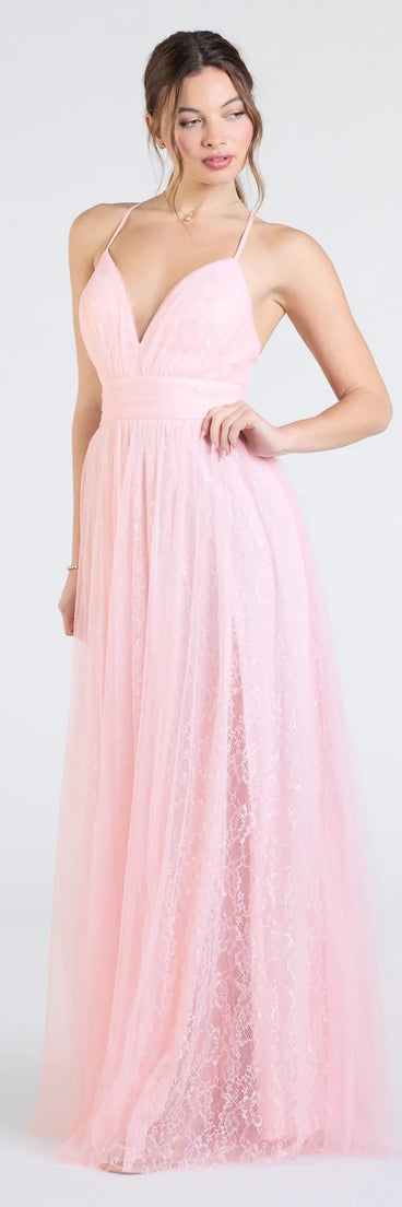 The Kimora Lace Tulle A-Line Formal Dress is your new go-to pink dress—effortless, versatile, and made to update your fall style in seconds.