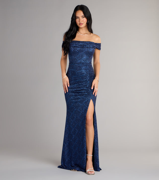Style your seasonal looks with the Alina Glitter Off-The-Shoulder Mermaid Formal Dress, a trend-right, fall dress designed for any plan on your calendar with new and unqiue details.