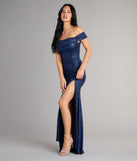 Style your seasonal looks with the Alina Glitter Off-The-Shoulder Mermaid Formal Dress, a trend-right, fall dress designed for any plan on your calendar with new and unqiue details.