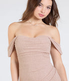 Own every entrance in the Airlie Formal Glitter Off-The-Shoulder Dress, a mauve party dress perfect for milestone birthdays and grad parties, or dancing through summer nights and unforgettable bachelorette celebrations.