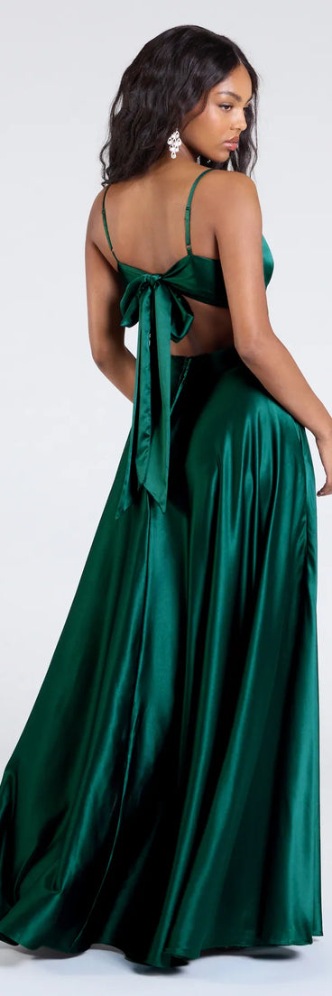 Own your moment in the Emilie Satin Tie-Back A-Line Formal Dressin hunter green, a standout 2025 Homecoming Dress that captures all the glam and energy of the night.