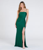 The Kaida Sleeveless Slit Mermaid Formal Dress is a stunning green prom dress designed to capture attention with its fresh or bold color and effortlessly stylish silhouette.
