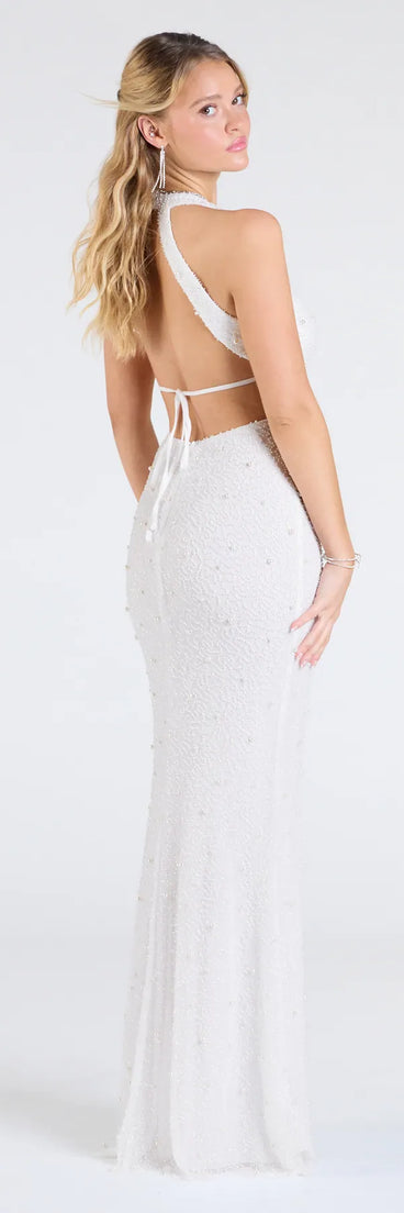 Style your seasonal looks with the Tyra Halter Open Back Pearl Mermaid Formal Dress, a trend-right, white fall dress designed for any plan on your calendar with new and unqiue details.