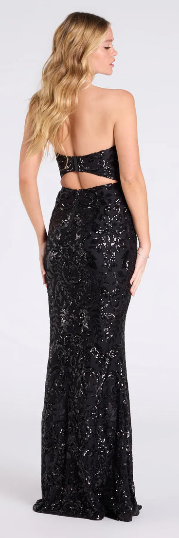 Turn heads at Prom 2025 in this black prom dress, where statement-making details meet the iconic style of the Barbara Strapless Slit Mermaid Sequin Formal Dress.