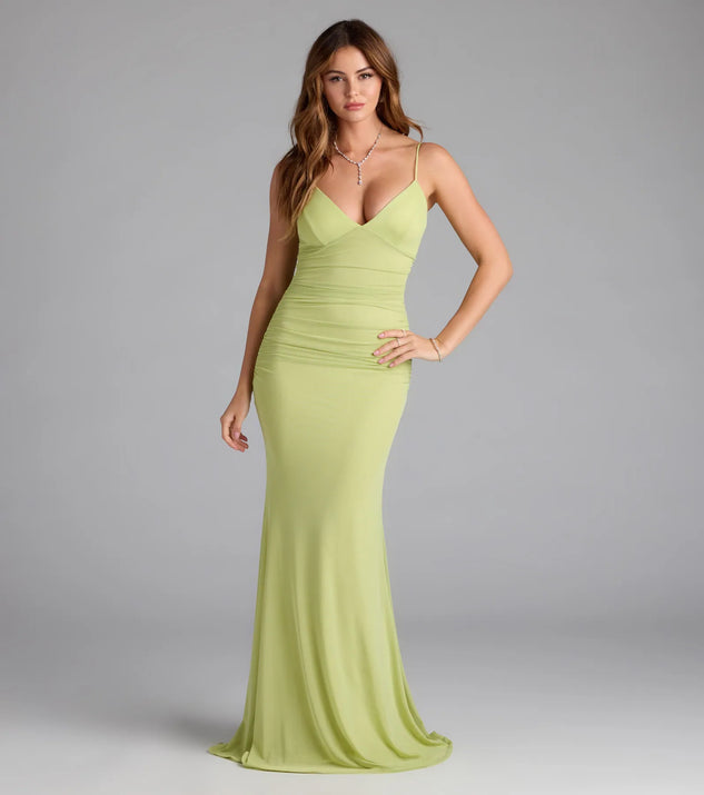Feel instantly put-together in the Kay Sleeveless V-Neck Mermaid Mesh Formal Dress in sage green, a summer wedding guest dress designed for confident style and all-out celebration.