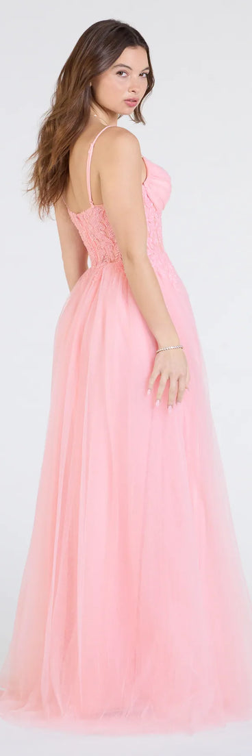 Style your seasonal looks with the Alia Sequin Applique A-Line Tulle Formal Dress, a trend-right, peach fall dress designed for any plan on your calendar with new and unqiue details.