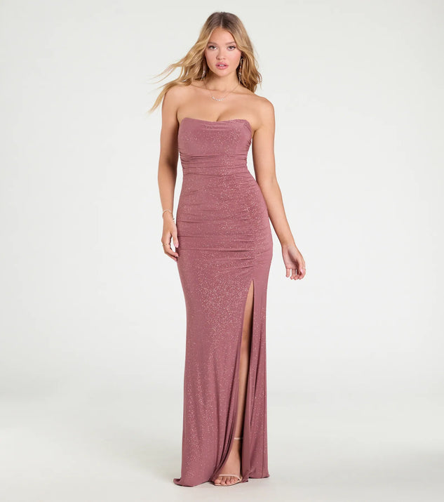 Make the big day unforgettable with the Everly Strapless Slit Mermaid Glitter Formal Dress, a gorgeous red bridesmaid dress that balances elegance and affordability.