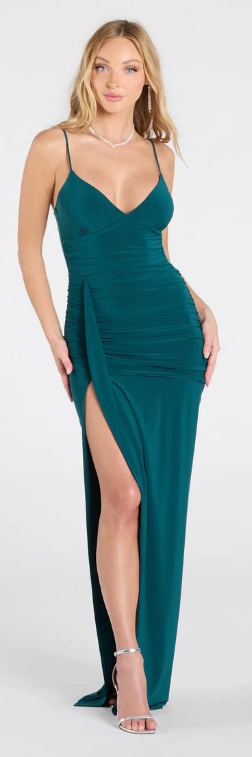 Feel instantly put-together in the Delilah V-Neck Slit Bodycon Formal Dress in hunter green, a stylish wedding guest dress designed for confident style and all-out celebration.