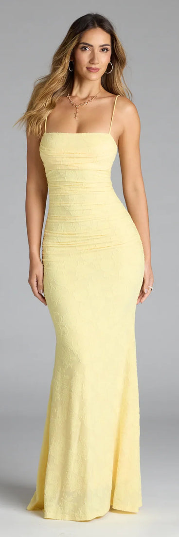 Feel polished and confident in the Alba Cowl Neck Mermaid Floral Formal Dress, a yellow prom dress designed with luxe fabric and modern detail that shows off your vibe.