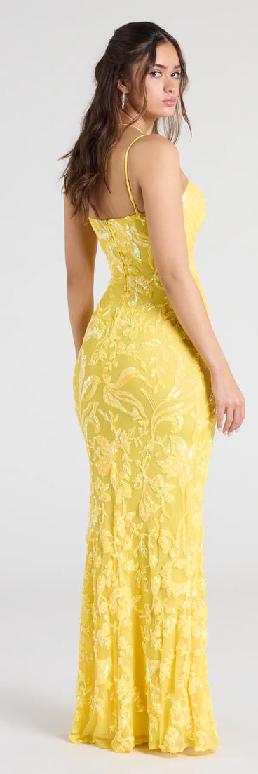 Turn heads at Prom 2025 in this yellow prom dress, where statement-making details meet the iconic style of the Alandra Sweetheart Mermaid Sequin Formal Dress.
