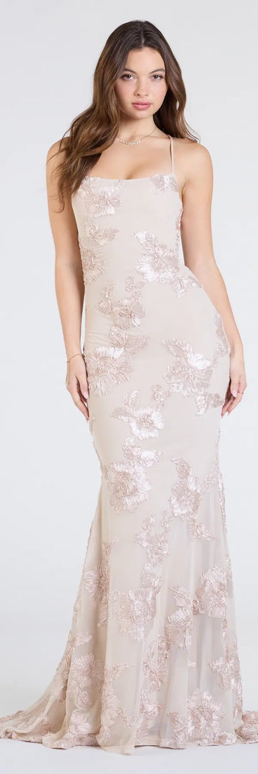 The Gabi Lace-Up Floral Trim Mermaid Formal Dress is your new go-to gold dress—effortless, versatile, and made to update your fall style in seconds.