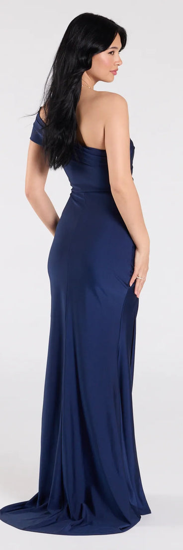 Make a bold statement in the Mona Off-Shoulder Slit Mermaid Formal Dress in navy blue, the perfect summer dress for weddings, cocktail hours, nights out, and/or seasonal celebrations.