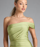Turn heads at Prom 2025 in this sage green prom dress, where statement-making details meet the iconic style of the Mona Off-Shoulder Slit Mermaid Formal Dress.