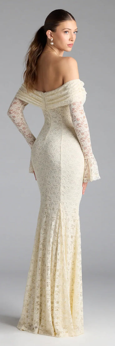 Style your seasonal looks with the Blakely Off-The-Shoulder Mermaid Lace Formal Dress, a trend-right, ivory fall dress designed for any plan on your calendar with new and unqiue details.