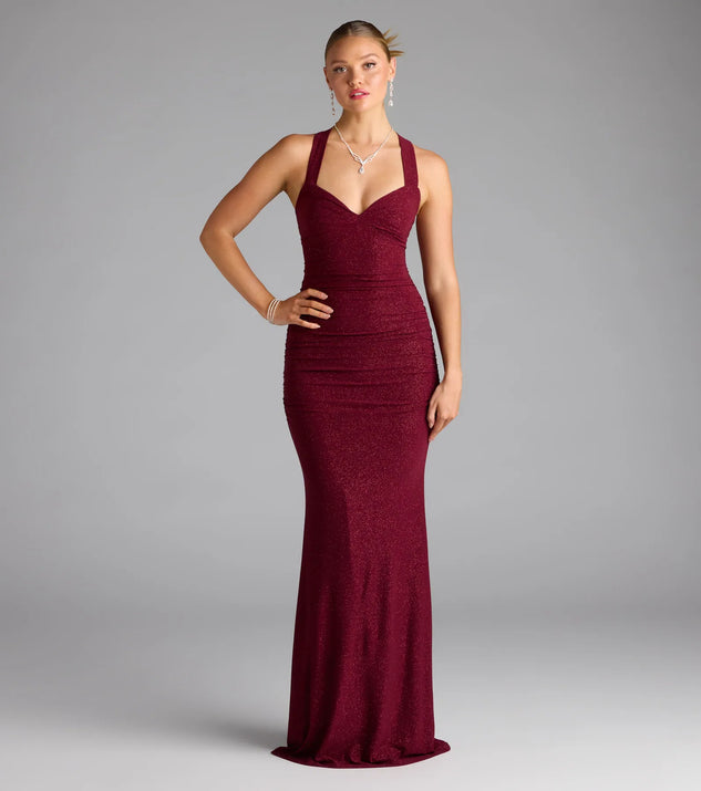 Step into the new season looking effortlessly chic in the Tatiana Lace-Up Mermaid Glitter Formal Dress in wine, a must-have Windsor dress for your cool-weather wardrobe.