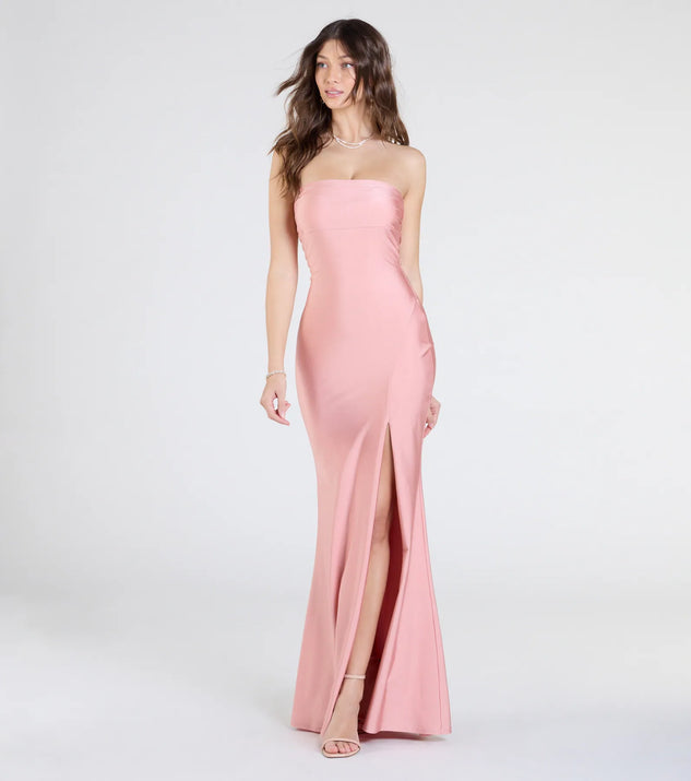 Make a bold statement in the Cheryl Strapless Slit Mermaid Formal Dress in mauve, the perfect spring dress for weddings, cocktail hours, nights out, and/or seasonal celebrations.