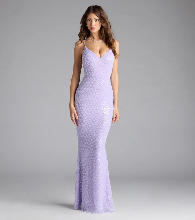 Turn heads at Prom 2025 in this lavender prom dress, where statement-making details meet the iconic style of the Kaylie V-Neck Bodycon Sequin Bead Formal Dress.