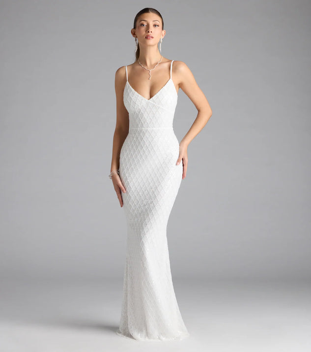 Step into milestone moments with the Kaylie V-Neck Bodycon Sequin Bead Formal Dress, a standout in white dresses perfect for birdal showers, Easter celebrations, and 2025 grad looks.