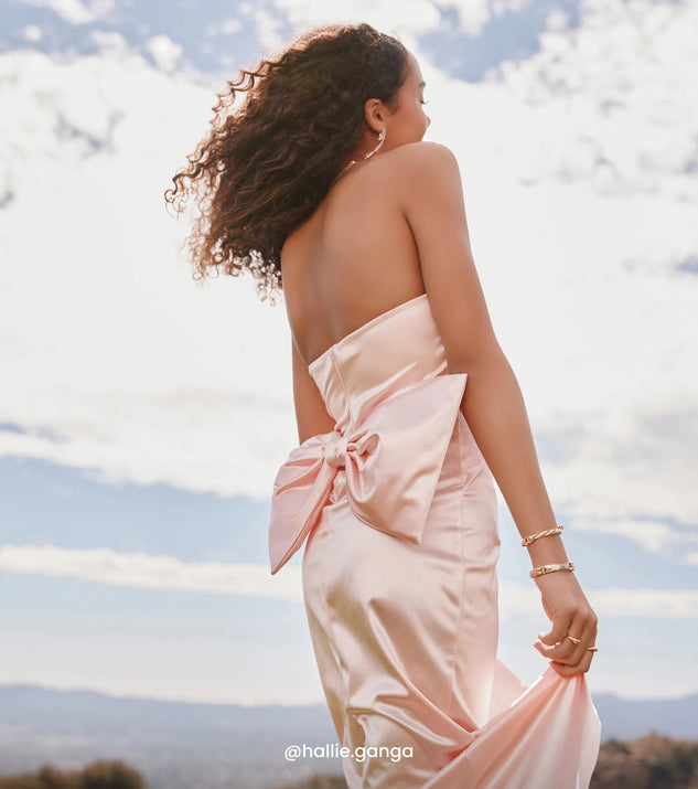 Make a bold statement in the Mackenzie Strapless Corset Bow Satin Formal Dress in pink, the perfect spring dress for weddings, cocktail hours, nights out, and/or seasonal celebrations.