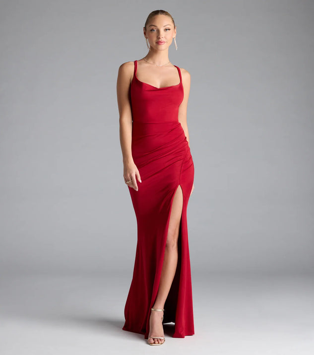 Turn heads at Prom 2025 in this red prom dress, where statement-making details meet the iconic style of the Fabienne Open Back Slit Mermaid Formal Dress.