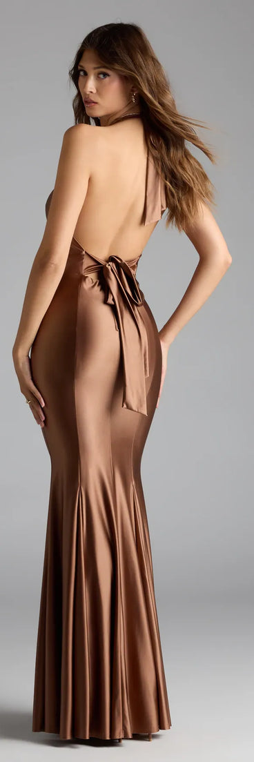 Own the spotlight in the Jen V-Neck Halter Mermaid Formal Dress, a mocha brown formal dress crafted to deliver luxe style for autumn weddings, Military Balls, or any special event.
