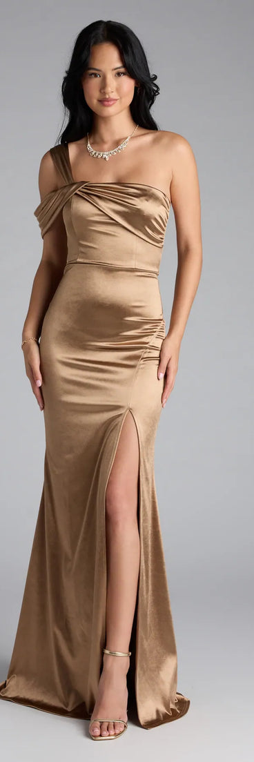 The Jocelyn Cold Shoulder Slit Mermaid Satin Formal Dress is your new go-to mocha brown dress—effortless, versatile, and made to update your fall style in seconds.