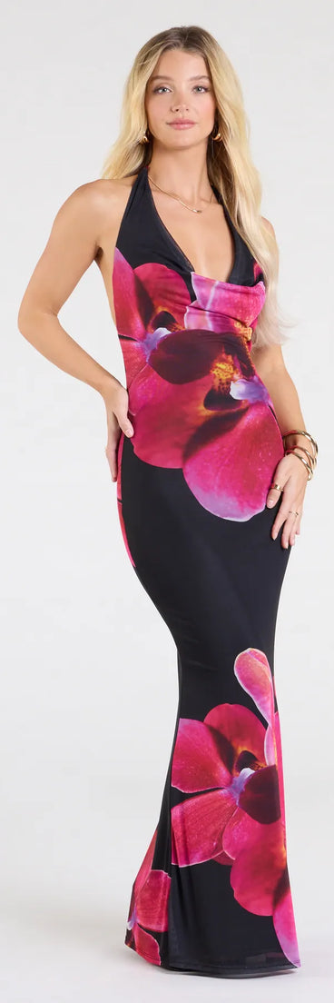 Feel instantly put-together in the Alluring Vibe Floral Mesh Bodycon Maxi Dress in black, a summer wedding guest dress designed for confident style and all-out celebration.