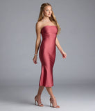 With its mid-calf hem and popular flattering fit, the Keep Knit It Sleek Midi Dress in mauve nails the balance of trend and ease, redefining go-to midi dresses for any occasion.