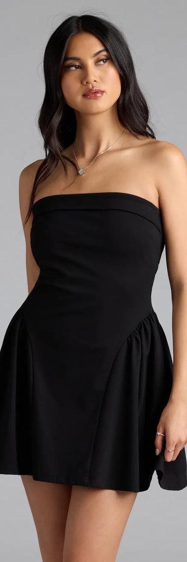 Keep it classic with the Soiree Ready Strapless Crepe Skater Mini Dress, a feed-worthy pick from Windsor's black homecoming dress collection made to stop their scroll from pictures to the dance floor.