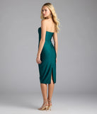 Step into summer looking effortlessly chic in the Classy Chic Strapless Knit Midi Dress in hunter green, a must-have Windsor dress for your warm-weather wardrobe.