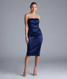 With its mid-calf hem and popular flattering fit, the Luxe Sheen Strapless Ruched Satin Midi Dress in navy blue nails the balance of trend and ease, redefining go-to midi dresses for any occasion.