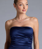 With its mid-calf hem and popular flattering fit, the Luxe Sheen Strapless Ruched Satin Midi Dress in navy blue nails the balance of trend and ease, redefining go-to midi dresses for any occasion.