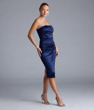 With its mid-calf hem and popular flattering fit, the Luxe Sheen Strapless Ruched Satin Midi Dress in navy blue nails the balance of trend and ease, redefining go-to midi dresses for any occasion.