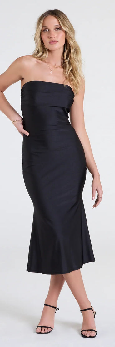 Keep it classic with the Keep Knit It Sleek Midi Dress, a feed-worthy pick from Windsor's black homecoming dress collection made to stop their scroll from pictures to the dance floor.