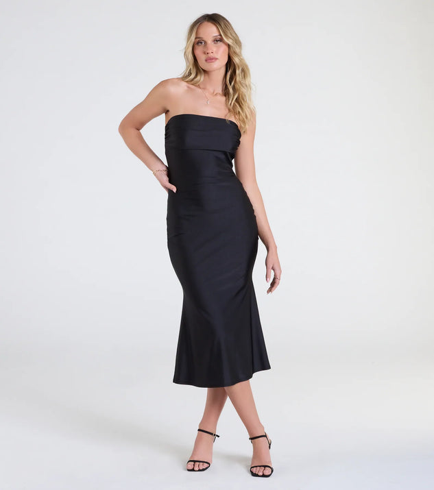 With its mid-calf hem and popular flattering fit, the Keep Knit It Sleek Midi Dress in black nails the balance of trend and ease, redefining go-to midi dresses for any occasion.