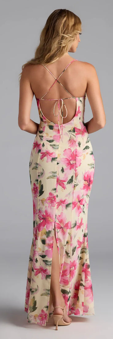 Step into summer looking effortlessly chic in the Vacay Beauty Strappy Back Floral Maxi Dress in natural, a must-have Windsor dress for your warm-weather wardrobe.
