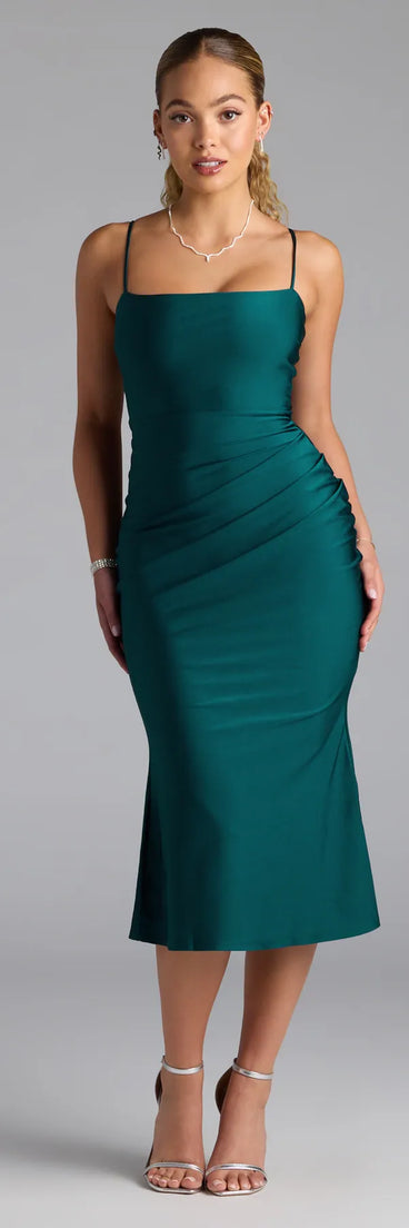 Feel instantly put-together in the Best Behavior Sleeveless Midi Dress in hunter green, a fall wedding guest dress designed for confident style and all-out celebration.