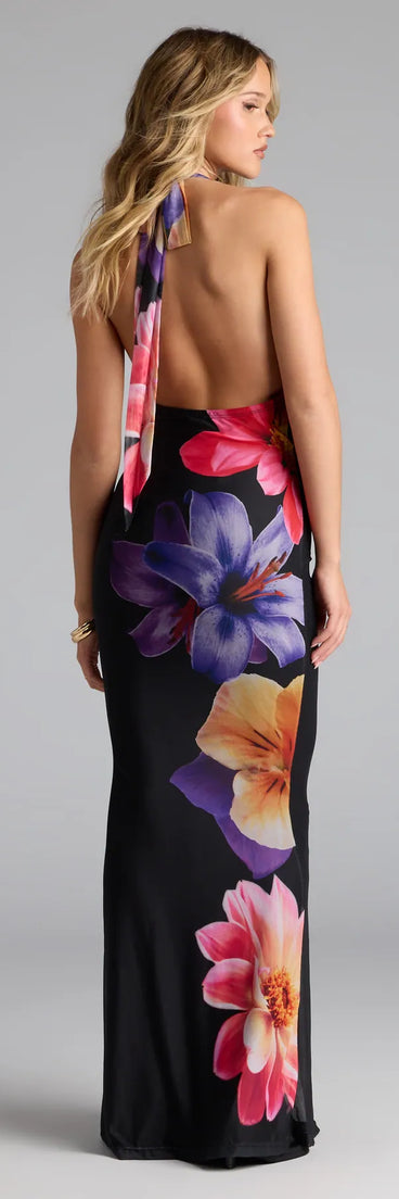 The Amalfi Coast Plunge Neck Mermaid Floral Maxi Dress is a flowy, black maxi dress that moves with you from sunny days to elevated nights in effortless style.