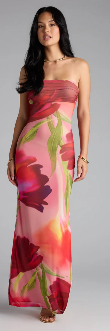 Style your seasonal looks with the Feelin' Bold Floral Mesh Strapless Maxi Dress, a trend-right, coral fall dress designed for any plan on your calendar with new and unqiue details.