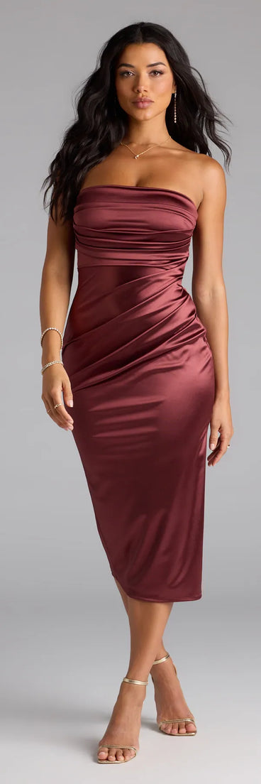 Feel instantly put-together in the Cocktail Hour Strapless Satin Slit Midi Dress in maroon, a stylish wedding guest dress designed for confident style and all-out celebration.