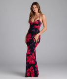 Soak up the season in the Chic Romance Floral Lace-Up Maxi Dress, a black sundress styled for easy days, outdoor plans, and everything in between.