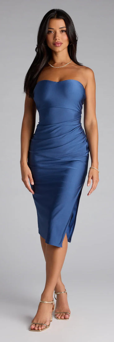 The Sweetheart Status Strapless Midi Dress is your new go-to denim blue dress—effortless, versatile, and made to update your fall style in seconds.