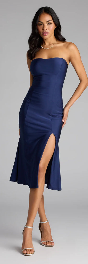 The Flare For The Drama Tube Midi Dress is your new go-to navy blue dress—effortless, versatile, and made to update your fall style in seconds.