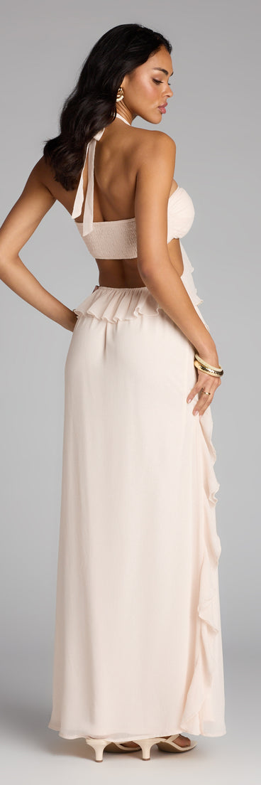 Style your seasonal looks with the Ruffle and Ready Chiffon Halter Maxi Dress, a trend-right, Windsor dress designed for any plan on your calendar with new and unqiue details.