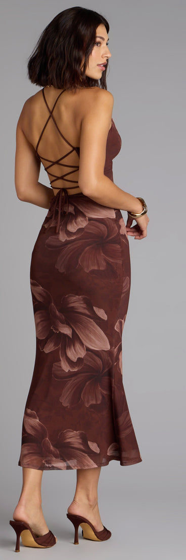 This piece brings trend-right energy to the Petal Play Floral Mesh Midi Dress, perfect for fall outfits that stand out.