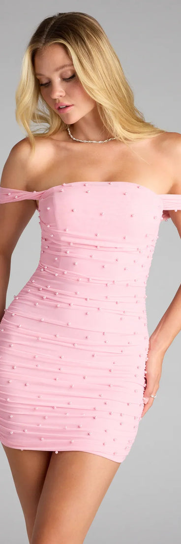 Bring a fun and feminine vibe with the Goddess It-Girl Off-The-Shoulder Mini Dress, a scroll-stopping style from Windsor's pink homecoming dress collection that brings playful charm to every HOCO moment.