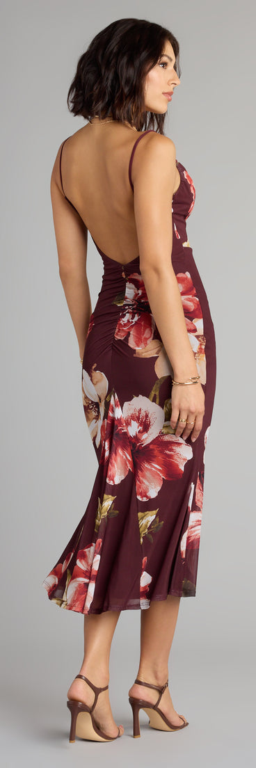 The Bloom Mood Floral Open Back Midi Dress is your new go-to Windsor dress—effortless, versatile, and made to update your fall style in seconds.